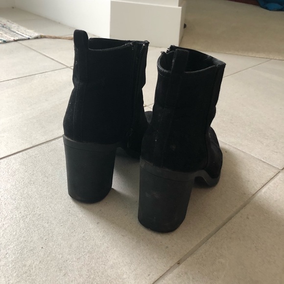 Black ankle boot - Picture 2 of 3